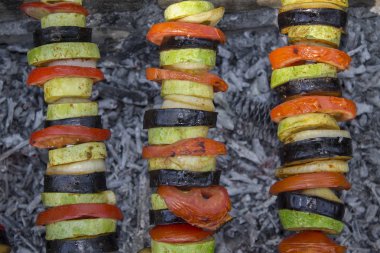 ızgara sebze soğan kabak domates