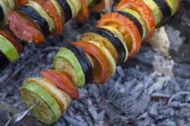 ızgara sebze soğan kabak domates