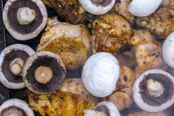 Churrasco Cogumelos Carne Grelhada — Fotografia de Stock