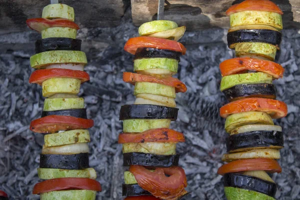 野菜のグリル オニオン ズッキーニ トマト — ストック写真