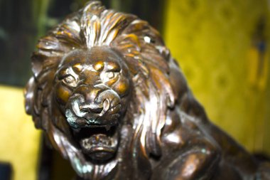 vintage bakır aslan heykeli