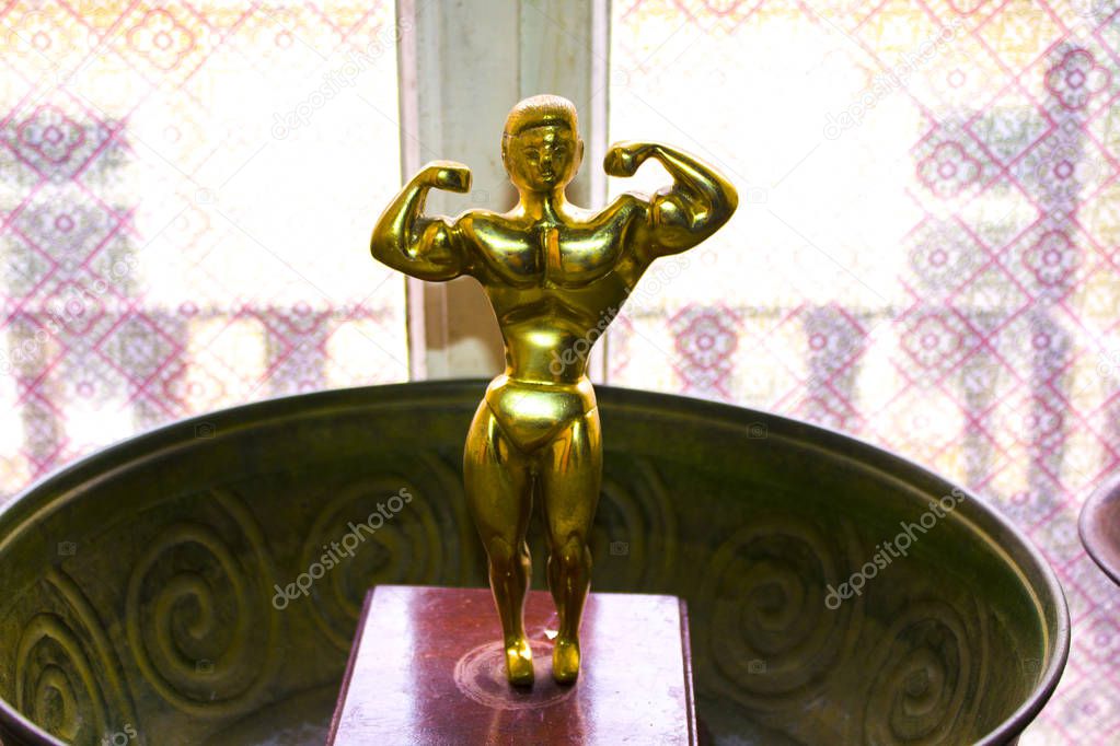 Golden Award oscar statue