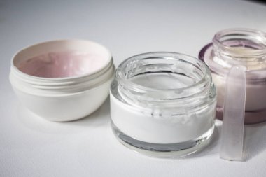 yüz kremi şişe kavanoz