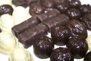 çikolata şekerleme beyaz arka plan belirleme