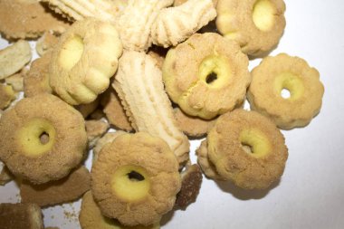 Bisküvi kremalı ekmek yemek