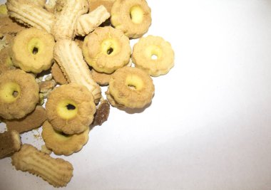 Bisküvi kremalı ekmek yemek