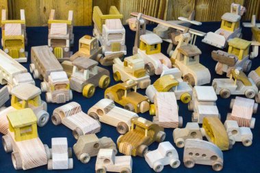 ahşap el yapımı oyuncak araba