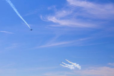 akrobatik gökyüzü hava gösterisi