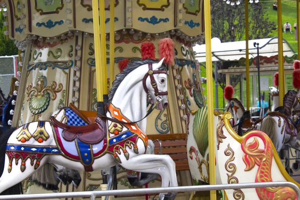 Carrusel Caballos Carnaval Atracción Tradicional — Foto de Stock