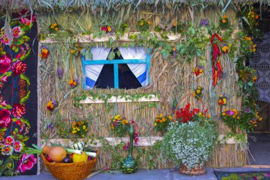 Romen etnik saman kır evi 