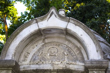 eski mezar çatı mimari