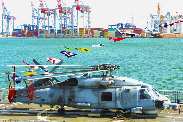 Helicóptero Militar Puerto Mar —  Fotos de Stock