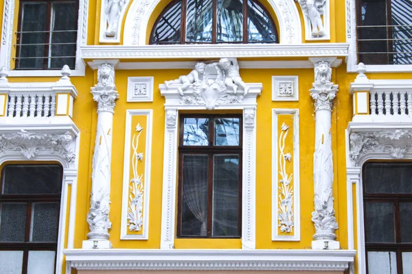 Windows Building Baroque Statue Ornament Architecture — Stock Photo, Image