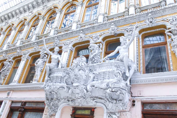 Barok heykelin süs mimari bina balkon