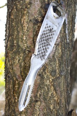 Metal mutfak aksesuarları. Mutfak gereçleri rendeleyici