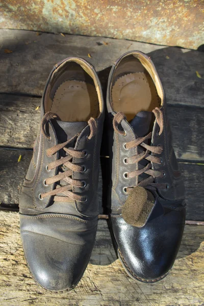 Closeup Old Leather Pair Shoes Wood Table — Stock Photo, Image