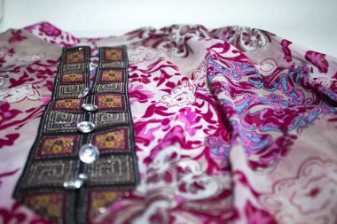 Nakış yaka çiçek desen kumaş arka plan