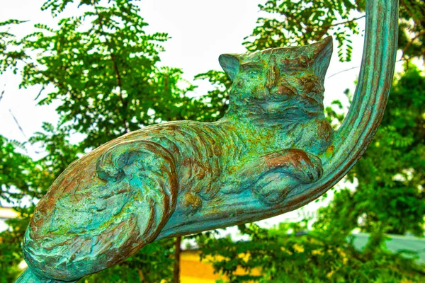 Cat Copper Park Statue — Stock Photo, Image