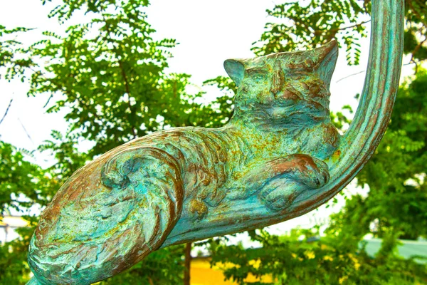 Cat Copper Park Statue — Stock Photo, Image