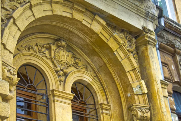 Building Baroque Windows Sculpture — Stock Photo, Image