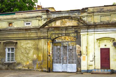giriş evi yard kemer binası