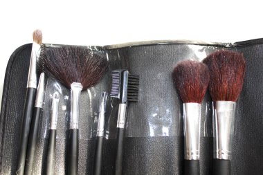 Profesyonel makyaj fırçaları ile deri tutucunun en üst görüntüsü