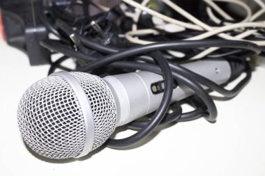 ses mikrofonu beyaz arka plan