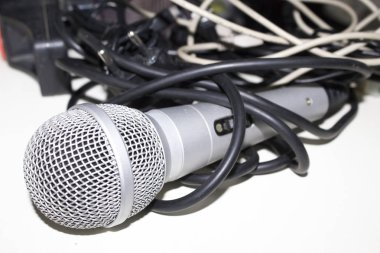 ses mikrofonu beyaz arka plan