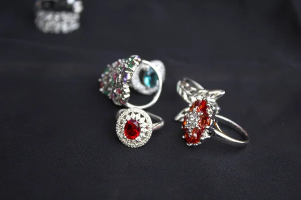 Stříbrné Šperky Prsteny Styl Módy — Stock fotografie