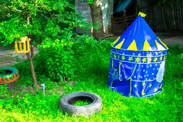Kinderen Blauwe Tent Tuin — Stockfoto