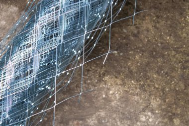 Metal bir ızgara rulo yakın çekim, tel örgü tel tel örgü rulo