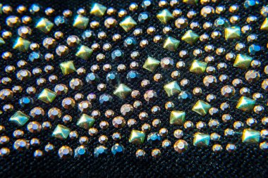 Arkaplan tasarımı dokusu, dekoratif işlemeli taşlı mavi kumaş, kristalli kumaş zemin