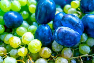 beyaz üzümler ve erikler, meyve arkaplanı