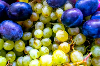 beyaz üzümler ve erikler, meyve arkaplanı