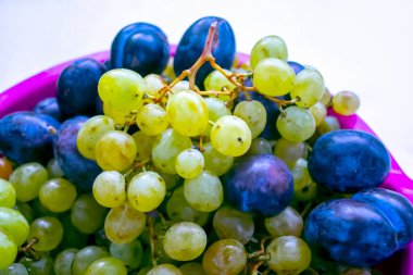 beyaz üzümler ve erikler, meyve arkaplanı