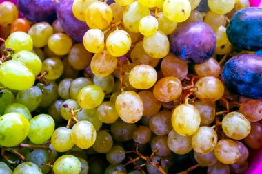 beyaz üzümler ve erikler, meyve arkaplanı