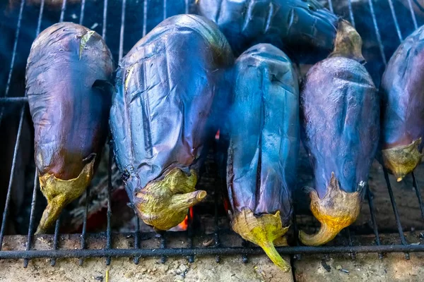 Auberginen Die Auf Einem Grill Draußen Hof Gegrillt Werden Vegetarisches — Stockfoto