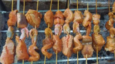 Somon balığı ve karides ızgara.