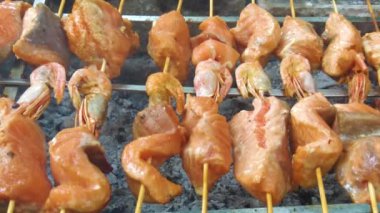 Somon balığı ve karides ızgara.