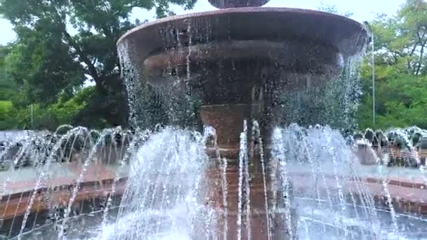 Fonte Cidade Com Respingos Água Closeup — Vídeo de Stock