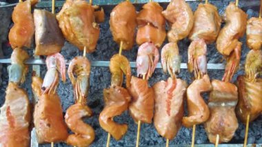 Somon balığı ve karides ızgara.