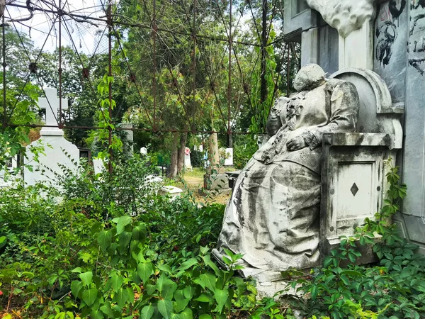 Antigua Lápida Arquitectónica Mujer Orante Sin Cabeza Fondo Para Horror —  Fotos de Stock