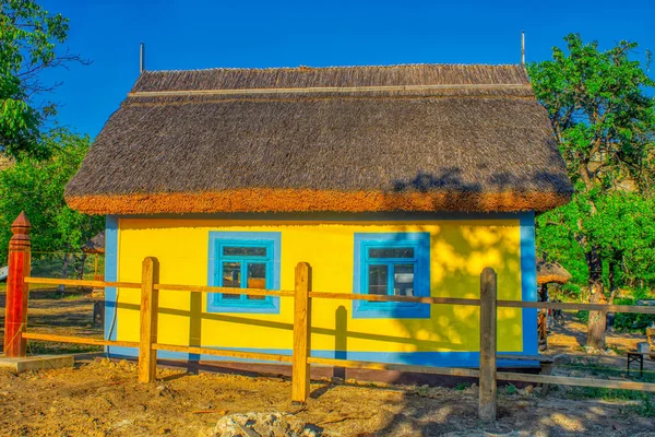 Tradycyjny Moldavian Drewniany Dom Starej Wsi — Zdjęcie stockowe