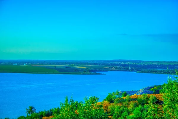 Όμορφη Θέα Στο Πράσινο Νερό Του Ποταμού Προυτ Στη Μολδαβία — Φωτογραφία Αρχείου