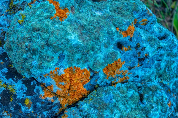 Close View Bright Vivid Blue Stone Rock Shabby Cliff Cracks — Stock Photo, Image