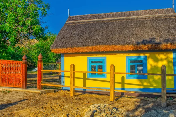 Tradycyjny Moldavian Drewniany Dom Starej Wsi — Zdjęcie stockowe