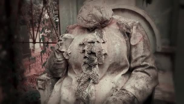Antigua Lápida Arquitectónica Mujer Orante Sin Cabeza Fondo Para Horror — Vídeo de stock