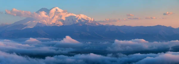 Schöner Sonnenuntergang Kaukasus Blick Vom Bermamyt Plateau Auf Den Elbrus — Stockfoto