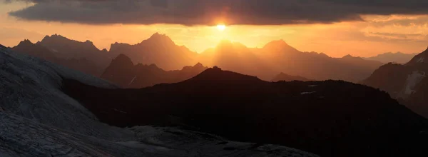 Dawn Caucasus Mountains Panorama Landscape Ridge Sharp Peaks Traveling Mountains — Fotografia de Stock
