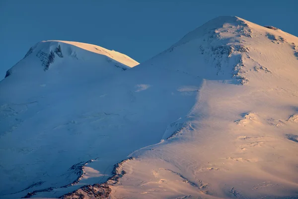 Les Sommets Elbrus Aube Caucase Les Paysages Naturels Paysage Minimaliste — Photo